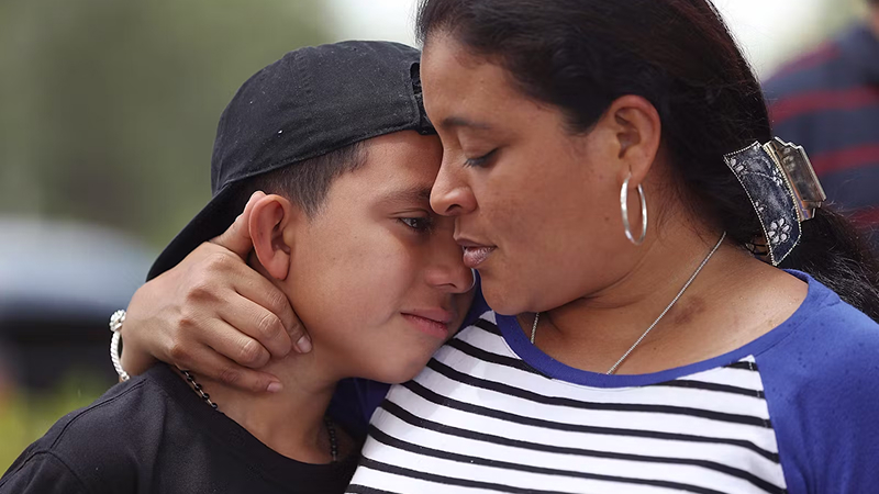 Exiliados del bienestar: el costo emocional de dejar tu país